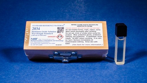 SRM 2034 - 氧化鈥溶液波長標準(240 nm至650 nm)