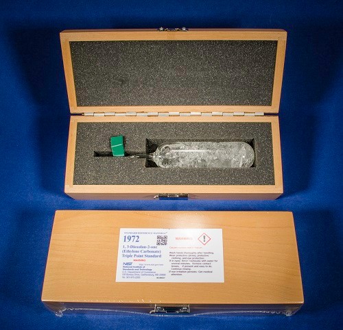 SRM 1972 - 1,3-二惡烷-2-一個三聯點